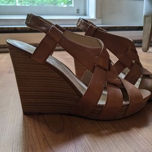 Wedge Sandals in Tan/Brown
